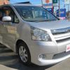toyota noah 2010 GOO_JP_700055065930201110001 image 1