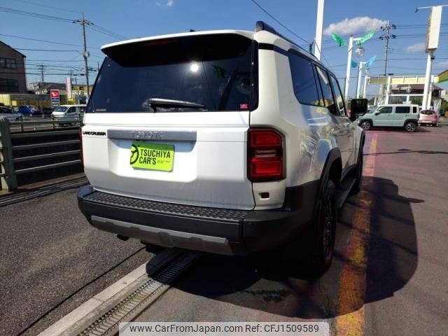 toyota land-cruiser-wagon 2025 CFJ1509589 image 2