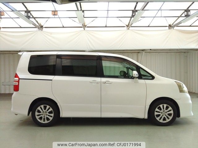 toyota noah 2010 ENHANCEAUTO_1_ea287483 image 2