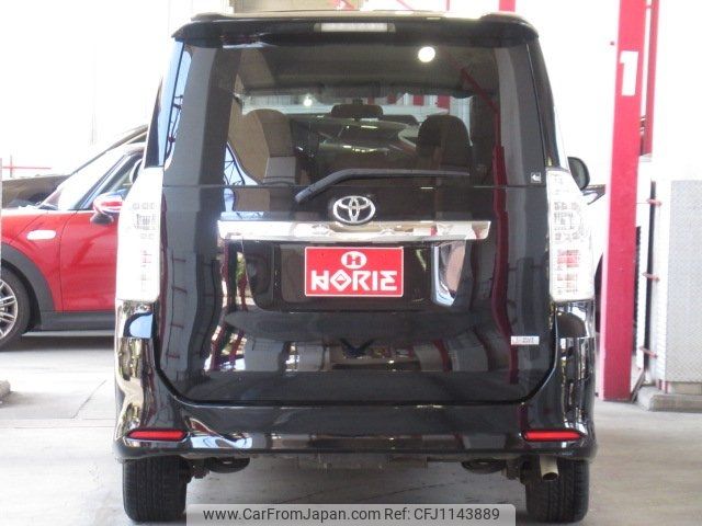 toyota voxy 2011 -TOYOTA--Voxy ZRR70W--0462858---TOYOTA--Voxy ZRR70W--0462858- image 2