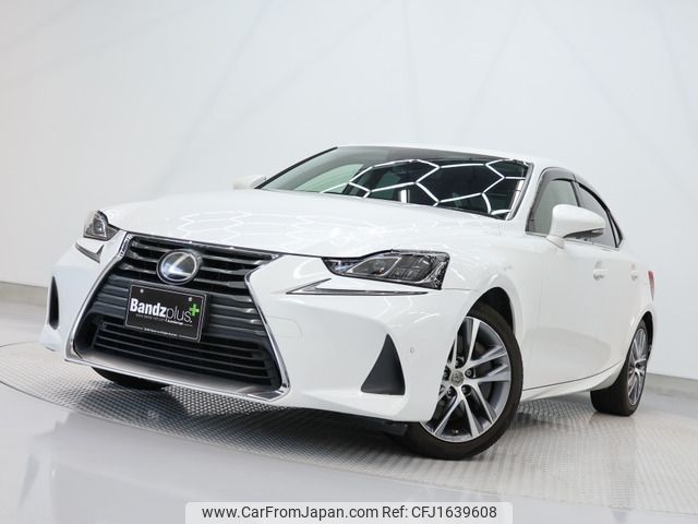 lexus is 2017 CFJ1639608 image 1