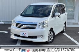 toyota noah 2012 CFJ1576780