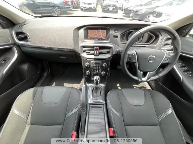 volvo v40 2017 quick_quick_MB4154T_YV1MV2920J2471699 image 2