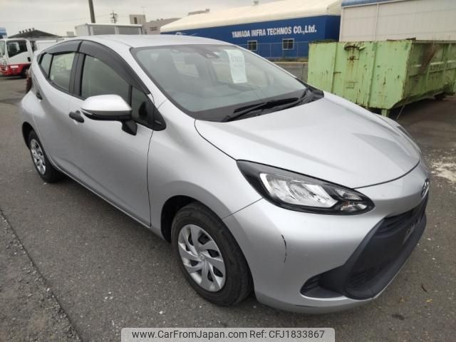 toyota aqua 2022 CFJ1833867 image 2