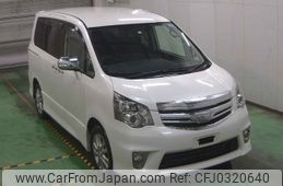 toyota noah 2013 -TOYOTA--Noah ZRR70W--0589472---TOYOTA--Noah ZRR70W--0589472-