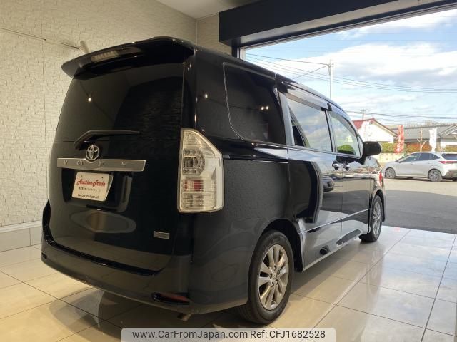 toyota voxy 2011 CFJ1682528 image 2