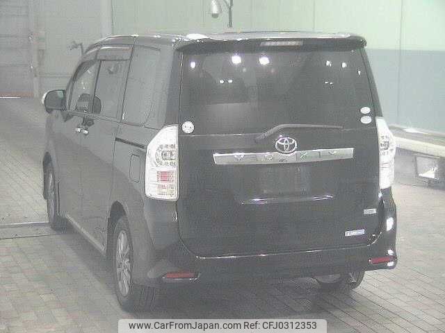 toyota voxy 2012 TE2067 image 1