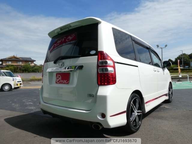 toyota noah 2012 CFJ1693670 image 2