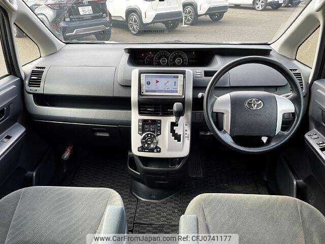 toyota voxy 2013 504928-927859 image 1