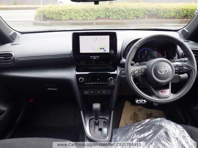 toyota yaris-cross 2025 CFJ1758495 image 2