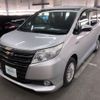 toyota noah 2014 ZWR80-0042812 image 1