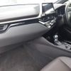 toyota c-hr 2018 quick_quick_DAA-ZYX10_ZYX10-2129232 image 7