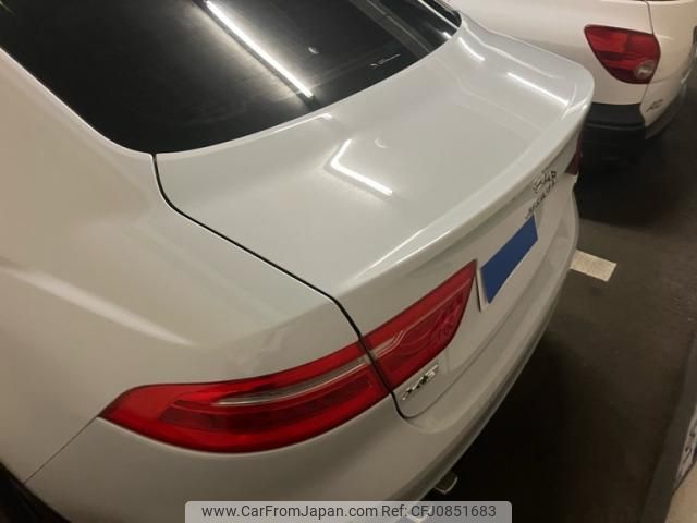 jaguar xe 2018 CFJ0851683 image 1
