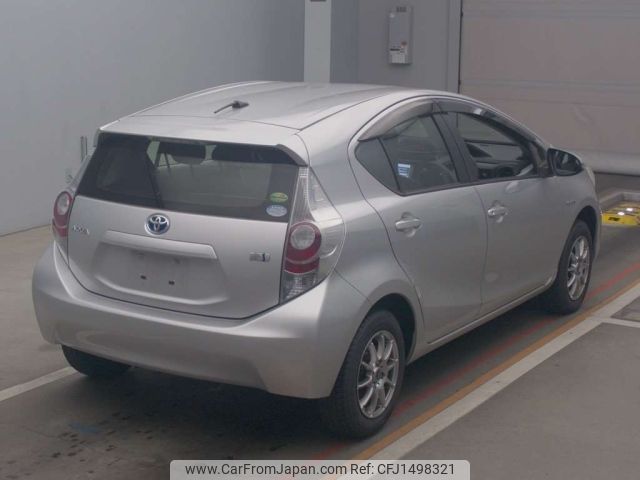 toyota aqua 2014 CFJ1498321 image 2