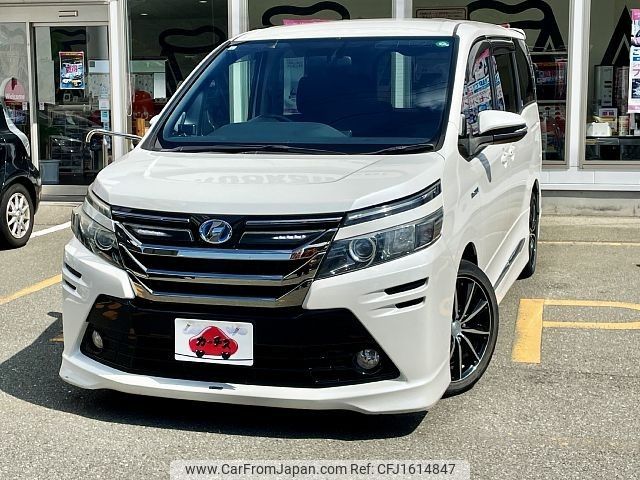 toyota voxy 2014 CFJ1614847 image 1