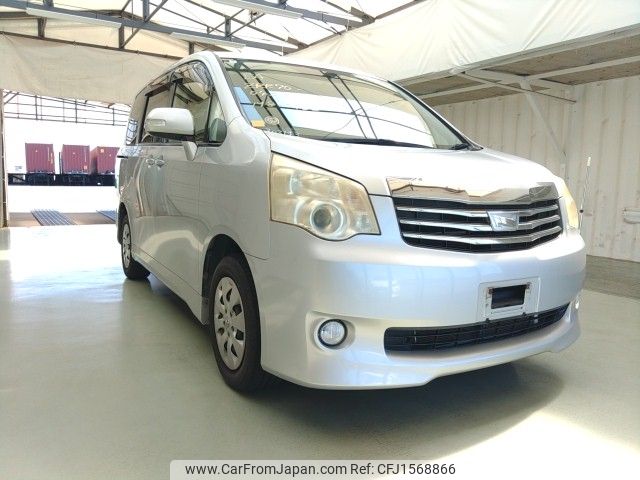 toyota noah 2011 CFJ1568866 image 1