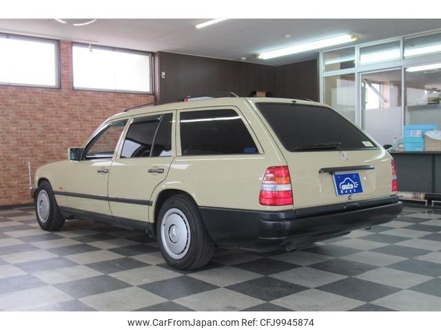 mercedes-benz e-class-station-wagon 1995 -MERCEDES-BENZ--Benz E Class Wagon E-124092--WDB1240922F315785---MERCEDES-BENZ--Benz E Class Wagon E-124092--WDB1240922F315785- image 2