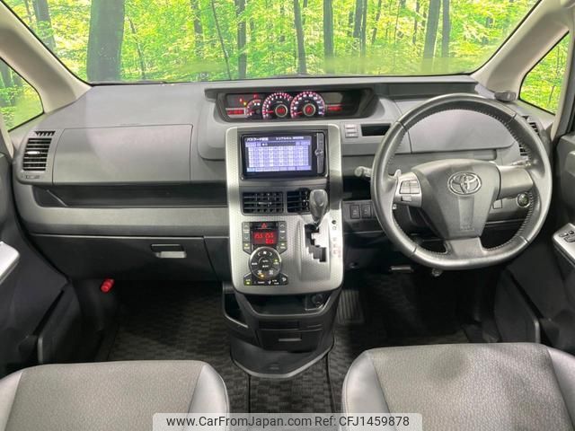 toyota voxy 2013 CFJ1459878 image 2