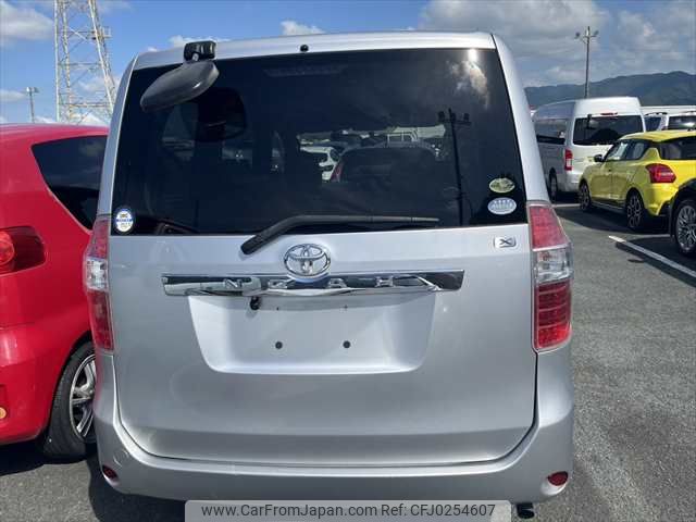 toyota noah 2008 NIKYO_LK69003 image 1