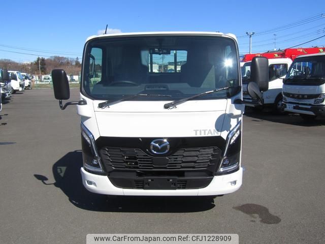 mazda titan 2025 GOO_NET_EXCHANGE_0510272A30250601W004 image 2