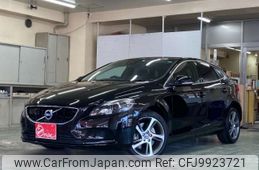 volvo v40 2016 -VOLVO 【横浜 330ﾋ8025】--Volvo V40 LDA-MD4204T--YV1MVA8RDG2322967---VOLVO 【横浜 330ﾋ8025】--Volvo V40 LDA-MD4204T--YV1MVA8RDG2322967-