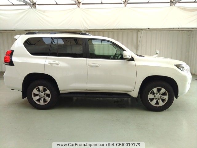 toyota land-cruiser-prado 2022 ENHANCEAUTO_1_ea285748 image 2