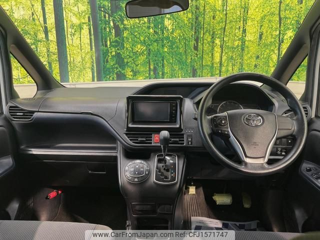 toyota voxy 2015 CFJ1571747 image 2