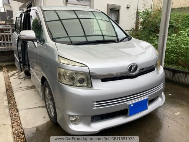 toyota voxy 2007 CFJ1551925 image 1