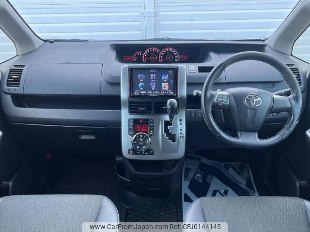 toyota voxy 2013 -TOYOTA--Voxy DBA-ZRR70W--ZRR70-0583119---TOYOTA--Voxy DBA-ZRR70W--ZRR70-0583119- image 2