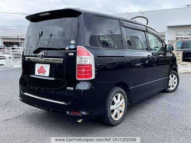 toyota noah 2007 504928-930428 image 2