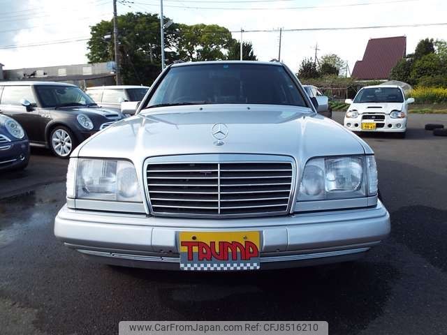 mercedes-benz e-class-station-wagon 1994 -MERCEDES-BENZ--Benz E Class Wagon E-124082--WDB124082-2F304860---MERCEDES-BENZ--Benz E Class Wagon E-124082--WDB124082-2F304860- image 2