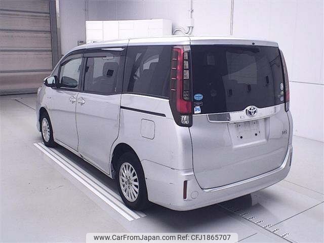toyota noah 2015 CFJ1865707 image 2