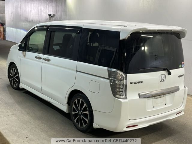 honda stepwagon 2014 CFJ1440272 image 2