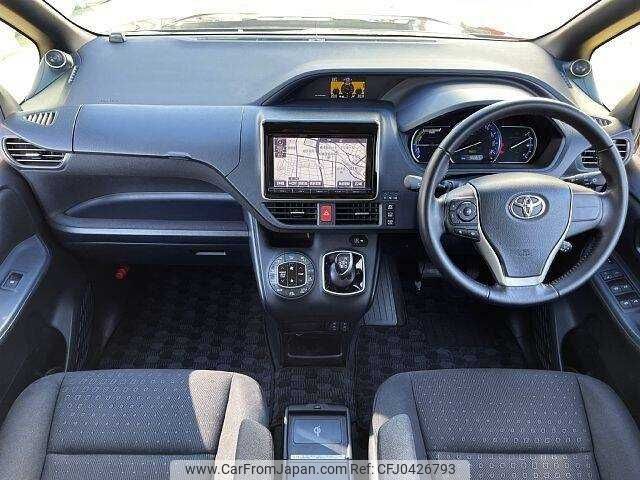 toyota voxy 2015 504928-925816 image 1