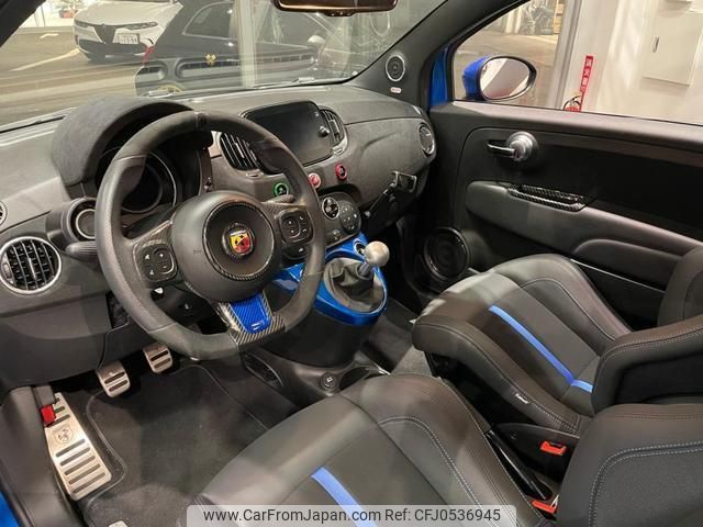 abarth abarth-695-tributo 2023 quick_quick_31214T_ZFABF13H8PJH48685 image 2