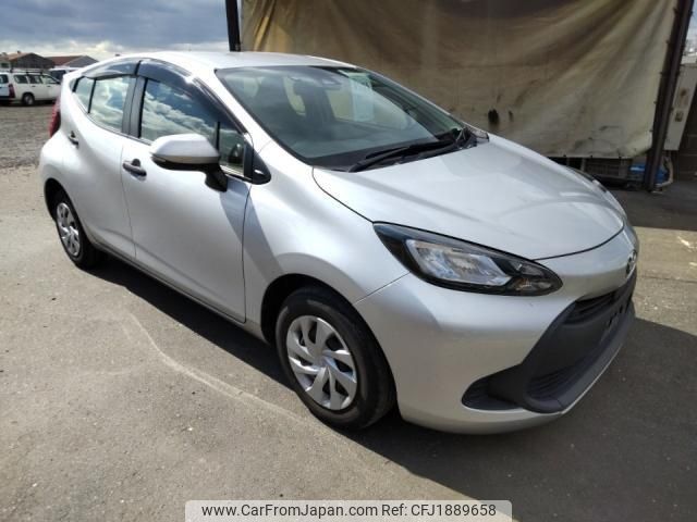 toyota aqua 2022 CFJ1889658 image 2