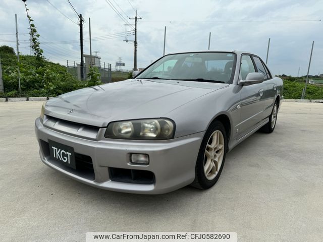 nissan skyline 2000 4212 image 1