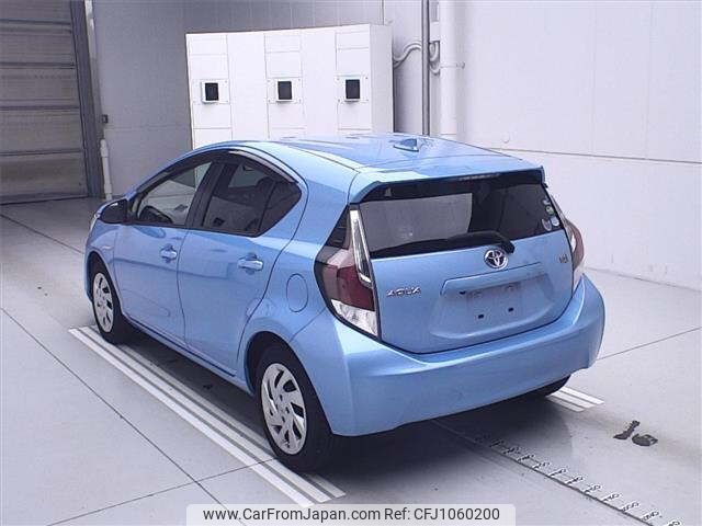 toyota aqua 2015 -TOYOTA--AQUA NHP10-2444365---TOYOTA--AQUA NHP10-2444365- image 2