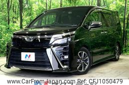 toyota voxy 2018 quick_quick_ZRR80W_ZRR80-0452102