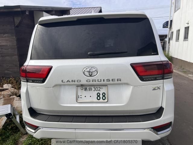 toyota land-cruiser 2023 CFJ1805370 image 2
