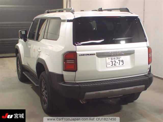 toyota land-cruiser-wagon 2025 CFJ1827450 image 2
