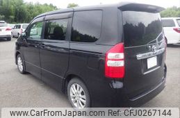 toyota noah 2010 NIKYO_JW59805