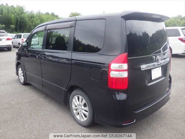 toyota noah 2010 NIKYO_JW59805 image 1