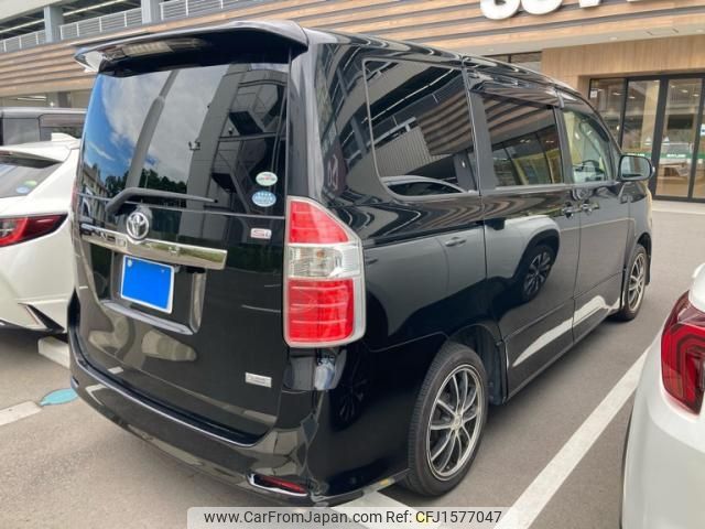 toyota noah 2007 CFJ1577047 image 2