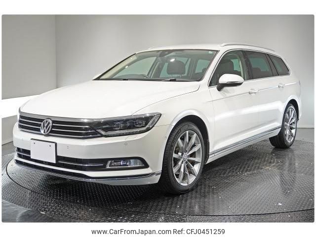 volkswagen passat-variant 2018 quick_quick_LDA-3CDFC_WVWZZZ3CZJE183929 image 1