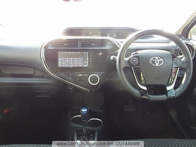 toyota aqua 2018 CFJ1440688 image 2