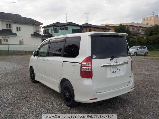toyota noah 2013 CFJ1707154 image 2