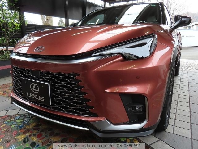 lexus lexus-lbx 2024 CFJ0880591 image 1