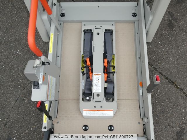 nissan serena 2019 CFJ1890727 image 2