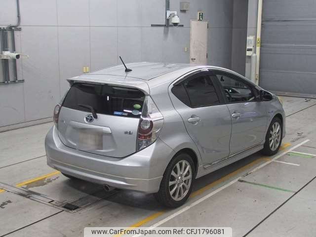 toyota aqua 2012 CFJ1796081 image 2